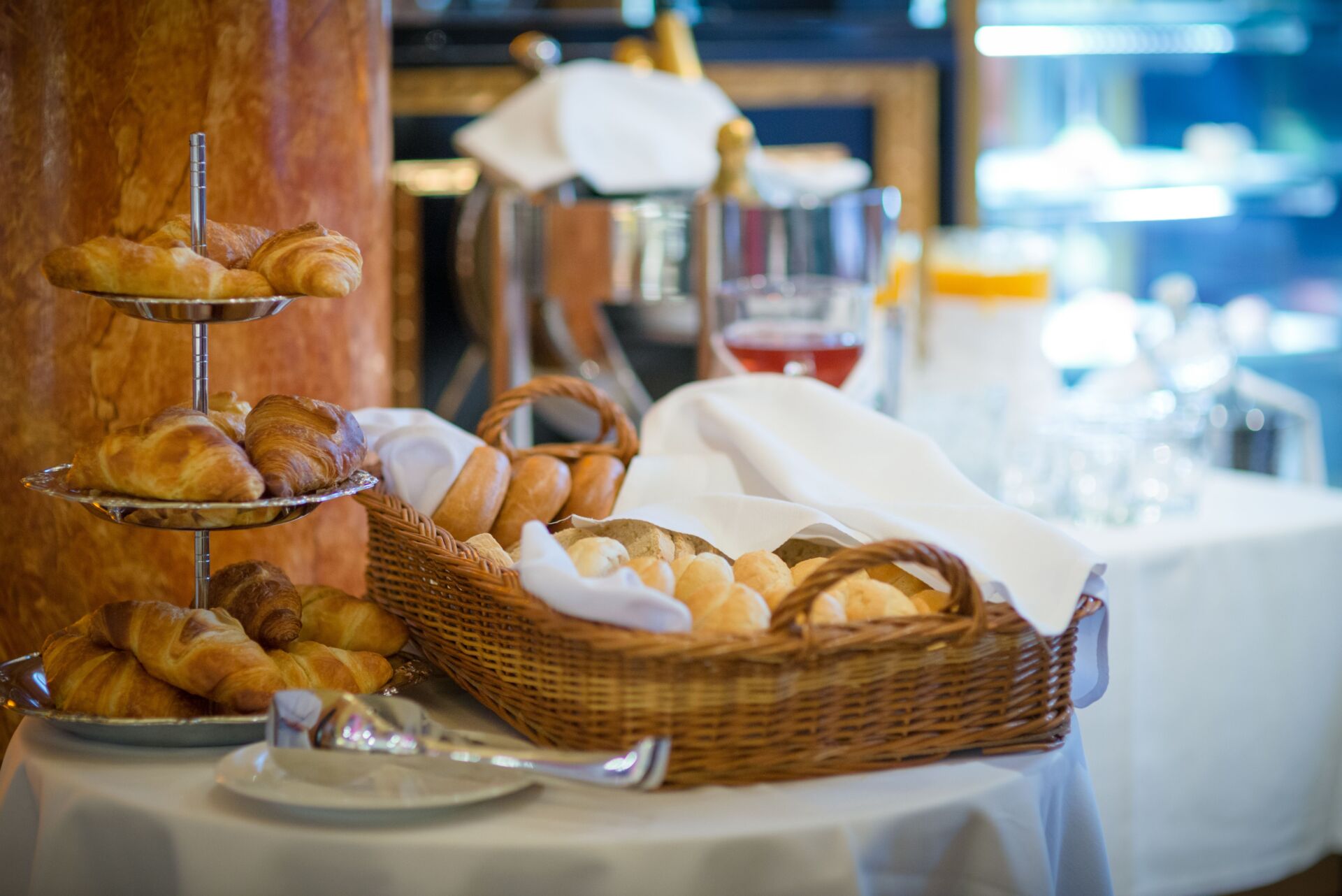 hotel breakfast meals