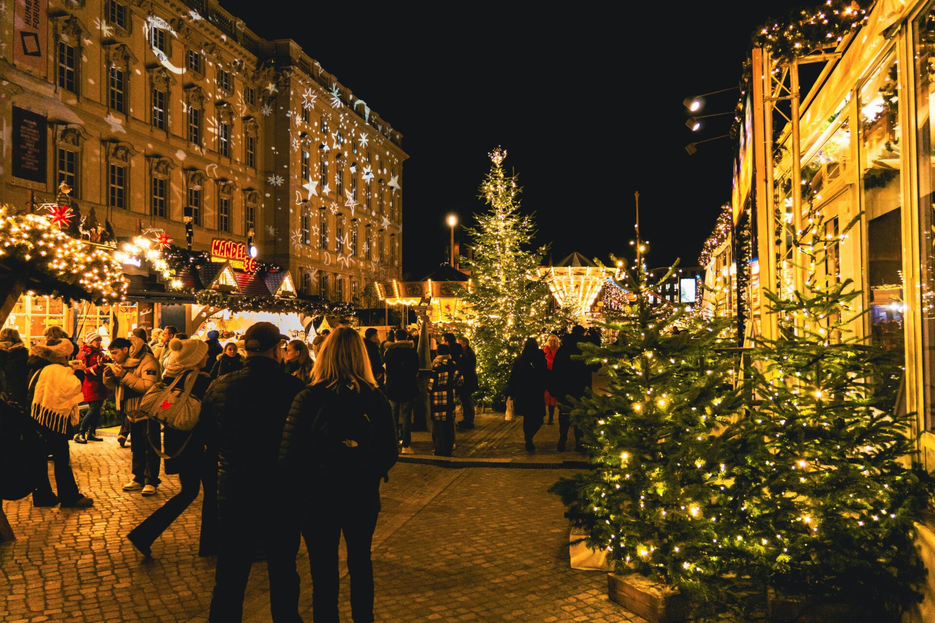 christmas-people-in-edinburgh